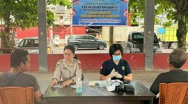 Polresta Manado melalui Seksi Kedokteran dan Kesehatan (Sidokkes) bersama Biddokkes Polda Sulawesi Utara menggelar kegiatan cek kesehatan dan pengobatan gratis bagi para buruh di Tempat Pelelangan Ikan (TPI) Tumumpa Dua, Kecamatan Tuminting, Senin (15/6/2026).