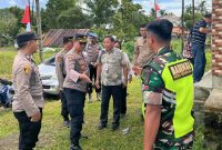Kapolres Tomohon AKBP Nur Kholis turun langsung memantau pelaksanaan pengamanan di sejumlah Tempat Pemungutan Suara (TPS) yang berada di wilayah Kecamatan Sonder, Tombariri, dan Tombariri Timur.