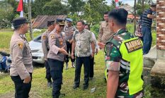 Kapolres Tomohon Tinjau TPS di Sonder dan Tombariri, Pastikan Pemungutan Suara Berjalan Aman