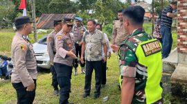 Kapolres Tomohon AKBP Nur Kholis turun langsung memantau pelaksanaan pengamanan di sejumlah Tempat Pemungutan Suara (TPS) yang berada di wilayah Kecamatan Sonder, Tombariri, dan Tombariri Timur.