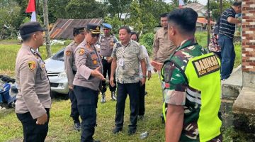 Kapolres Tomohon AKBP Nur Kholis turun langsung memantau pelaksanaan pengamanan di sejumlah Tempat Pemungutan Suara (TPS) yang berada di wilayah Kecamatan Sonder, Tombariri, dan Tombariri Timur.