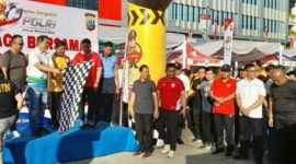Polresta Manado menggelar olahraga bersama dalam rangka menyambut Hari Bhayangkara ke-80 di Lapangan Marina Plaza Manado, Sabtu (20/6/2026).