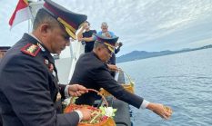 Polda Sulut Tabur Bunga di Laut, Kenang Jasa Pahlawan pada Hari Bhayangkara ke-80