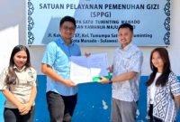 Komitmen memberikan perlindungan kesehatan bagi tenaga relawan ditunjukkan Satuan Pelayanan Pemenuhan Gizi (SPPG) Sindulang Satu, Kecamatan Tuminting, Kota Manado.