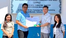 Komitmen memberikan perlindungan kesehatan bagi tenaga relawan ditunjukkan Satuan Pelayanan Pemenuhan Gizi (SPPG) Sindulang Satu, Kecamatan Tuminting, Kota Manado.
