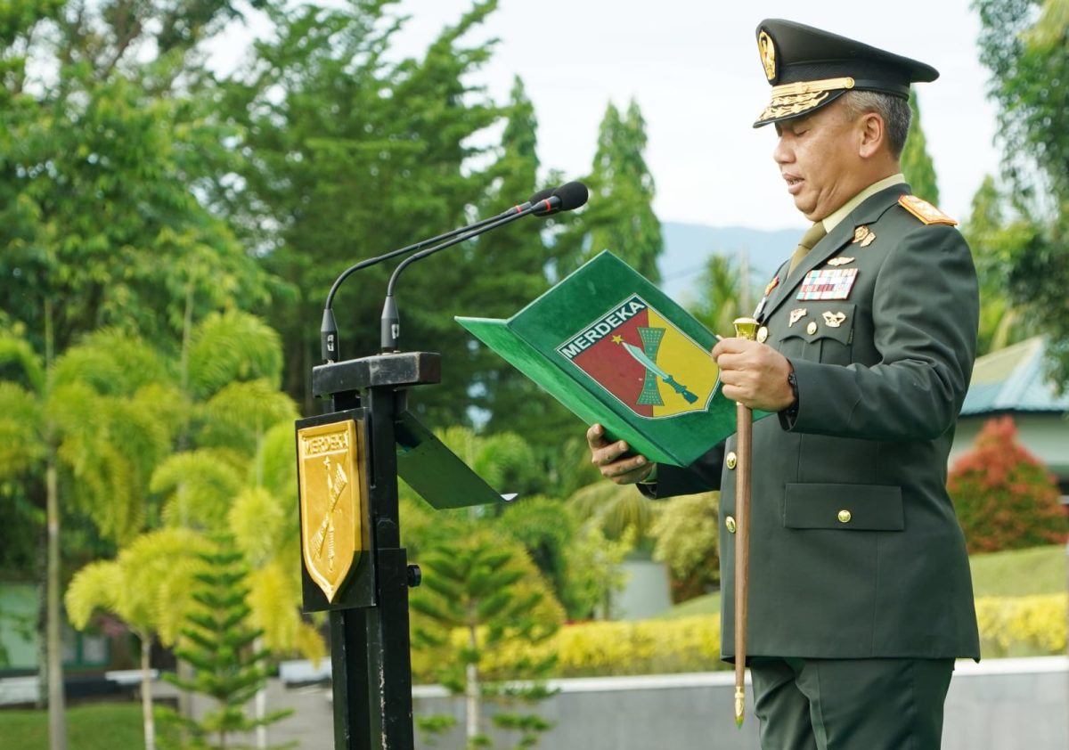 Pangdam XIII/Merdeka Mayjen TNI Mirza Agus memimpin Upacara Hari Lahir Pancasila 2026 di Lapangan Makodam XIII/Merdeka, Manado, Senin (1/6/2026). (Foto:Pendam XIII/Merdeka)