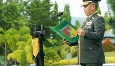 Pangdam XIII/Merdeka Mayjen TNI Mirza Agus memimpin Upacara Hari Lahir Pancasila 2026 di Lapangan Makodam XIII/Merdeka, Manado, Senin (1/6/2026). (Foto:Pendam XIII/Merdeka)