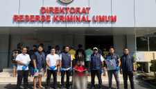 Tim Unit Reaksi Cepat (URC) Resmob Ditreskrimum Polda Sulawesi Utara berhasil mengungkap kasus pengeroyokan dan penikaman yang terjadi di sebuah hotel kawasan Boulevard, Manado, Selasa (2/6/2026) malam.