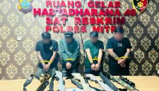 Polres Minahasa Tenggara (Mitra) mengamankan empat pria yang sempat membuat resah masyarakat setelah mengunggah foto memegang senjata angin rakitan disertai kalimat bernada ancaman di media sosial.