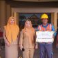 PT PLN (Persero) UP3 Kotamobagu menyalurkan 150 paket sembako kepada masyarakat miskin ekstrem di Kabupaten Bolaang Mongondow Utara (Bolmut), Kamis (4/6/2026).