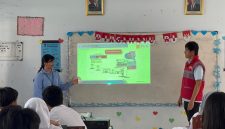 PT PLN (Persero) melalui Unit Layanan Pelanggan (ULP) Manado Utara kembali menggelar program PLN Goes to School sebagai upaya meningkatkan pemahaman generasi muda tentang pentingnya keselamatan ketenagalistrikan.