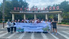 PT PLN (Persero) melalui PLN UP3 Luwuk memperingati Hari Lingkungan Hidup Sedunia 2026 dengan menggelar kegiatan jalan sehat dan aksi bersih lingkungan di kawasan Ruang Terbuka Hijau (RTH) Teluk Lalong, Jumat (5/6/2026).
