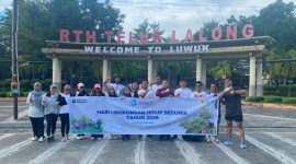 PT PLN (Persero) melalui PLN UP3 Luwuk memperingati Hari Lingkungan Hidup Sedunia 2026 dengan menggelar kegiatan jalan sehat dan aksi bersih lingkungan di kawasan Ruang Terbuka Hijau (RTH) Teluk Lalong, Jumat (5/6/2026).