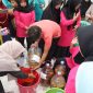 PT PLN (Persero) Unit Pelaksana Pelayanan Pelanggan (UP3) Tolitoli melalui Persatuan Istri Karyawan dan Karyawati (PIKK) menggelar edukasi pembuatan dan pemanfaatan eco-enzyme yang dirangkaikan dengan promosi layanan digital PLN kepada masyarakat di Kelurahan Nalu, Kabupaten Tolitoli.