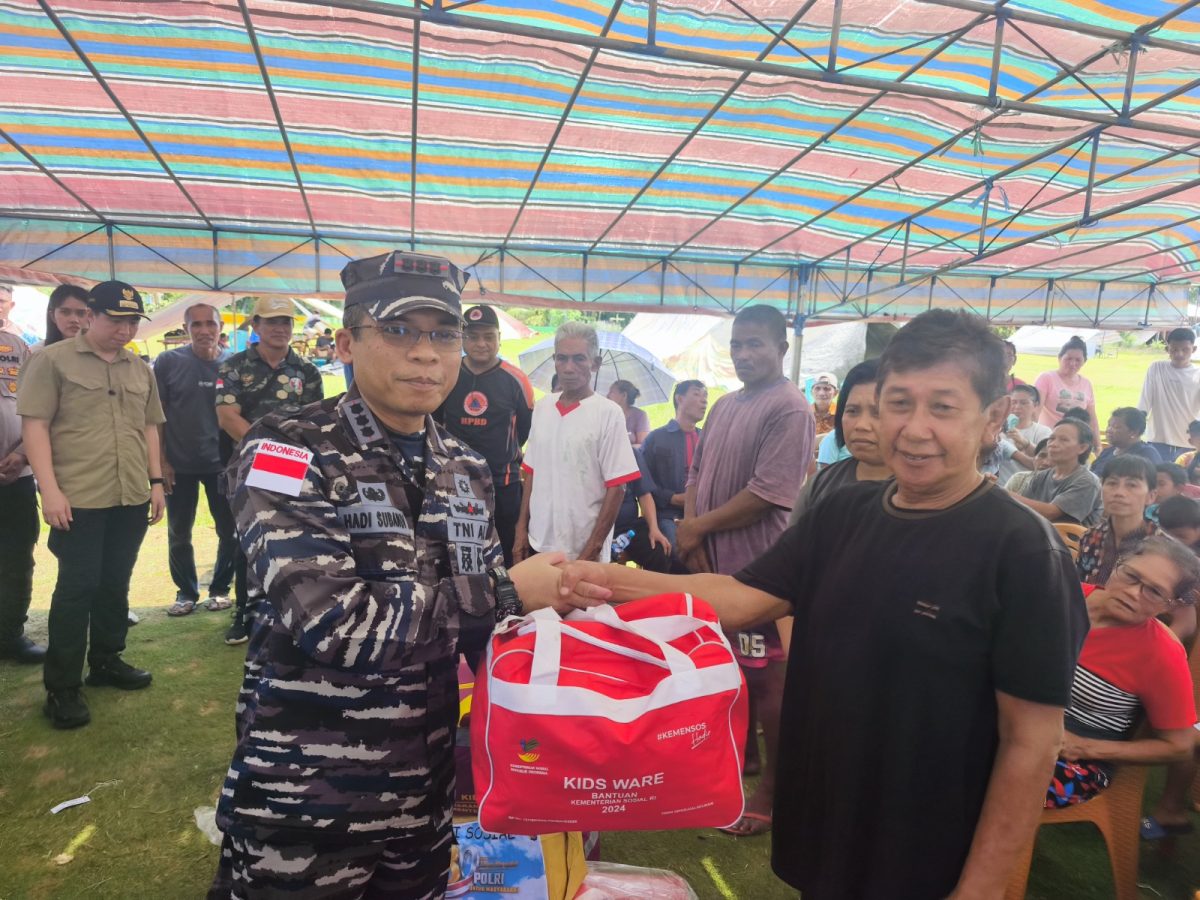 Komando utama Angkatan Laut (Kodaeral) VIII kembali menunjukkan kepeduliannya terhadap masyarakat terdampak bencana.