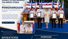 Kepala Kantor Wilayah Direktorat Jenderal Imigrasi Sulawesi Utara, Ramdhani, bersama jajaran menghadiri Upacara Pengibaran Bendera dalam rangka Hari Kemerdekaan Republik Filipina ke-128 yang diselenggarakan Konsulat Jenderal Republik Filipina di Manado, Kamis (11/6/2026). (kolase foto)