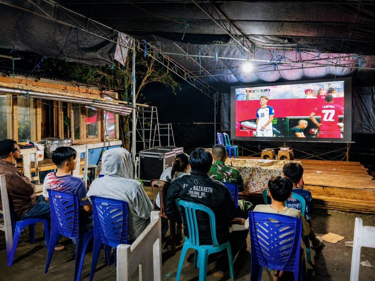 Jajaran Kodam XIII/Merdeka menggelar kegiatan nonton bareng (nobar) pertandingan Piala Dunia 2026 bersama masyarakat di sejumlah wilayah binaan.