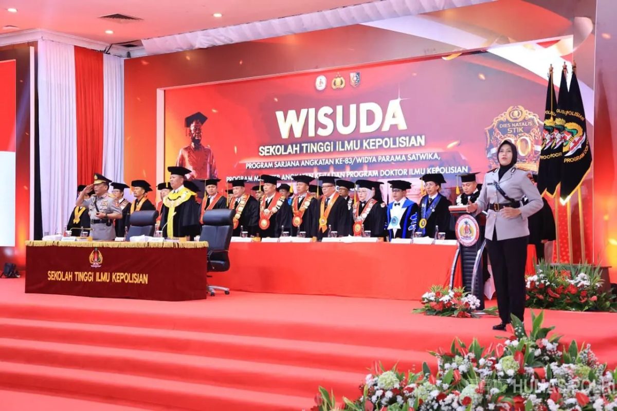 Polri terus memperkuat kualitas sumber daya manusia melalui pendidikan tinggi kepolisian.Komitmen tersebut ditandai dengan wisuda 289 mahasiswa Program Sarjana, Magister, dan Doktor Sekolah Tinggi Ilmu Kepolisian (STIK) Lemdiklat Polri dalam rangkaian Dies Natalis ke-80 STIK di Jakarta, Rabu (17/6/2026).