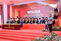 Polri terus memperkuat kualitas sumber daya manusia melalui pendidikan tinggi kepolisian.Komitmen tersebut ditandai dengan wisuda 289 mahasiswa Program Sarjana, Magister, dan Doktor Sekolah Tinggi Ilmu Kepolisian (STIK) Lemdiklat Polri dalam rangkaian Dies Natalis ke-80 STIK di Jakarta, Rabu (17/6/2026).