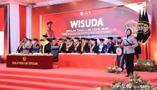 Polri terus memperkuat kualitas sumber daya manusia melalui pendidikan tinggi kepolisian.Komitmen tersebut ditandai dengan wisuda 289 mahasiswa Program Sarjana, Magister, dan Doktor Sekolah Tinggi Ilmu Kepolisian (STIK) Lemdiklat Polri dalam rangkaian Dies Natalis ke-80 STIK di Jakarta, Rabu (17/6/2026).