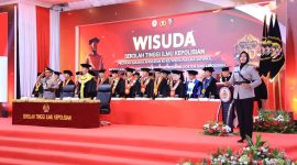 Polri terus memperkuat kualitas sumber daya manusia melalui pendidikan tinggi kepolisian.Komitmen tersebut ditandai dengan wisuda 289 mahasiswa Program Sarjana, Magister, dan Doktor Sekolah Tinggi Ilmu Kepolisian (STIK) Lemdiklat Polri dalam rangkaian Dies Natalis ke-80 STIK di Jakarta, Rabu (17/6/2026).