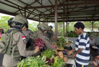 Aktivitas ekonomi masyarakat di Kabupaten Nduga, Papua Pegunungan, berlangsung aman dan kondusif.