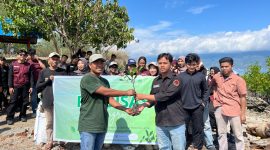PT PLN (Persero) UP3 Palu menunjukkan komitmennya terhadap pelestarian lingkungan dengan menggelar aksi penanaman 1.000 bibit mangrove dan kegiatan bersih pantai di kawasan Pantai Dupa, Kelurahan Layana, Teluk Palu.