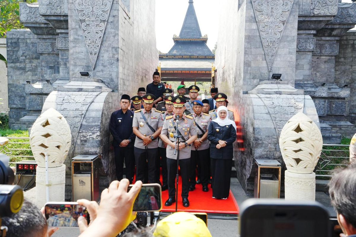 Kapolri Jenderal Listyo Sigit Prabowo melanjutkan rangkaian ziarah ke makam para Presiden Republik Indonesia menjelang peringatan Hari Bhayangkara ke-80.