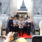 Kapolri Jenderal Listyo Sigit Prabowo melanjutkan rangkaian ziarah ke makam para Presiden Republik Indonesia menjelang peringatan Hari Bhayangkara ke-80.