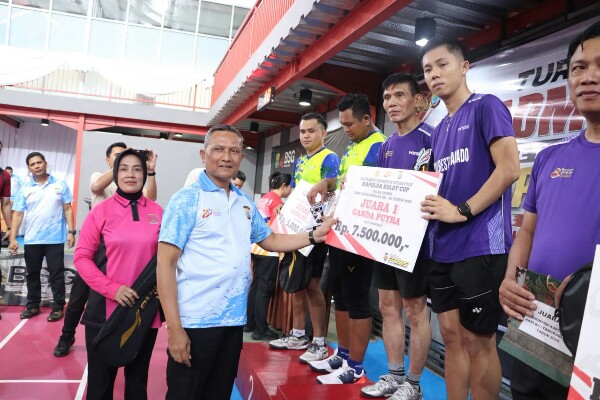 Turnamen Badminton Internal Polri Kapolda Cup Tahun 2026 resmi berakhir dan ditutup di GOR Naushad Badminton Hall, Kota Manado, Jumat (19/6/2026). A