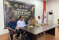 Kapolresta Manado Kombes Pol Irham Halid menghadiri kegiatan timbang umum, jumpa pers, dan technical meeting Boxing in The Light di Youth Center Kantor Dispora Kota Manado, Senin (22/6/2026).