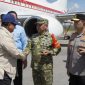Pangdam XIII/Merdeka Mayjen TNI Mirza Agus menyambut kedatangan Presiden Republik Indonesia, Prabowo Subianto, di Bandar Udara Djalaluddin, Gorontalo, Rabu (24/6/2026).