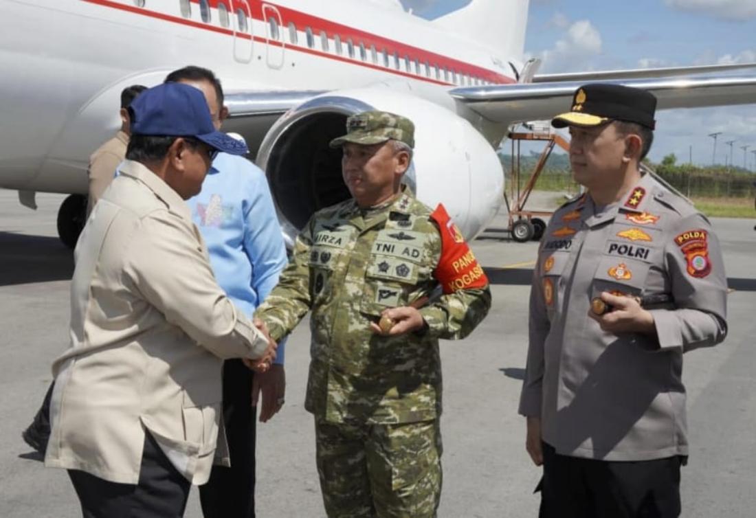 Pangdam XIII/Merdeka Mayjen TNI Mirza Agus menyambut kedatangan Presiden Republik Indonesia, Prabowo Subianto, di Bandar Udara Djalaluddin, Gorontalo, Rabu (24/6/2026).
