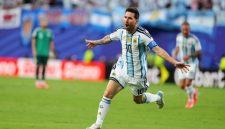 Timnas Argentina memulai langkahnya di Piala Dunia 2026 dengan kemenangan meyakinkan setelah menundukkan Aljazair 3-0 pada laga perdana Grup J yang berlangsung di Kansas City, Rabu (17/6/2026). Ket Foto: Lionel Messi rayakan gol