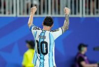 Lionel Messi kembali menorehkan sejarah dalam karier gemilangnya setelah mencetak hat-trick saat membawa Argentina mengalahkan Aljazair dengan skor 3-0 pada laga pembuka Piala Dunia 2026, Rabu (17/6/2026).