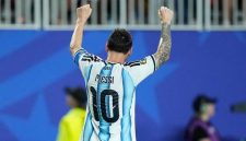 Lionel Messi kembali menorehkan sejarah dalam karier gemilangnya setelah mencetak hat-trick saat membawa Argentina mengalahkan Aljazair dengan skor 3-0 pada laga pembuka Piala Dunia 2026, Rabu (17/6/2026).