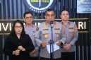 Bareskrim Polri melalui Tim Delegasi Polri berhasil mengamankan Frans Antoni.(Ket Foto: Kadiv Humas Polri Irjen Pol. Johnny Eddizon Isir saat memberikan keterangan)