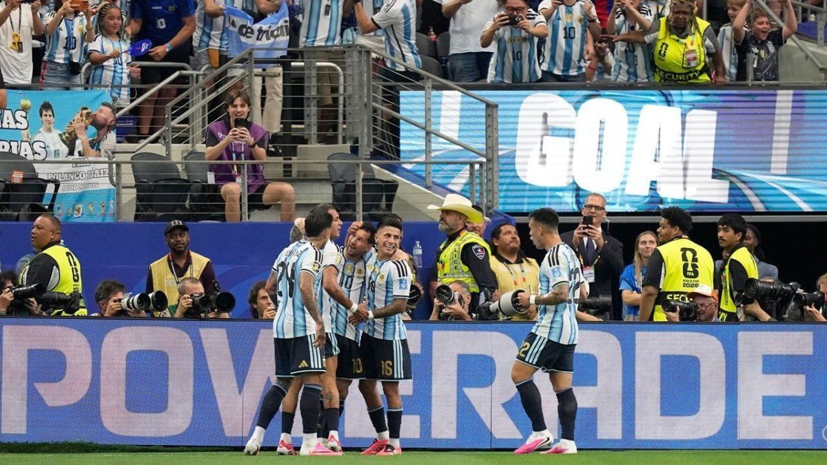 Timnas Argentina memastikan langkah ke babak 32 besar Piala Dunia 2026 setelah mengalahkan Austria dengan skor 2-0 pada laga kedua Grup J di AT&T Stadium, Arlington, Selasa (23/6/2026). (Ist)