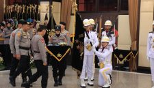 Kapolri Jenderal Listyo Sigit memimpin Upacara Penyucian Panji Rastra Sewakottama di Mabes Polri, Jakarta, Kamis (25/6/2026).
