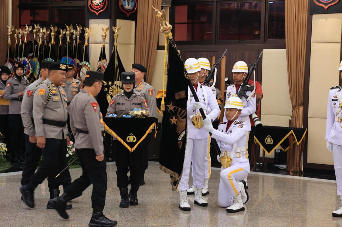 Kapolri Jenderal Listyo Sigit memimpin Upacara Penyucian Panji Rastra Sewakottama di Mabes Polri, Jakarta, Kamis (25/6/2026).