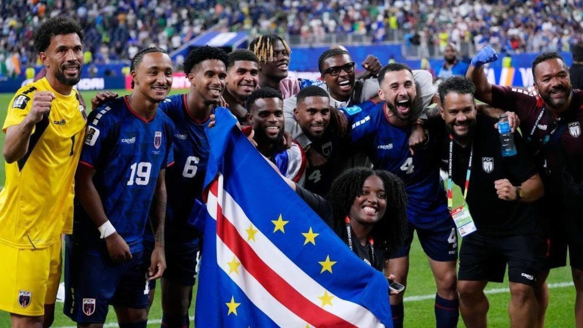 Timnas Cape Verde mencetak sejarah dengan memastikan langkah ke babak 32 besar Piala Dunia 2026 usai bermain imbang tanpa gol melawan Arab Saudi pada laga terakhir fase grup, Sabtu (27/6/2026).