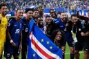 Timnas Cape Verde mencetak sejarah dengan memastikan langkah ke babak 32 besar Piala Dunia 2026 usai bermain imbang tanpa gol melawan Arab Saudi pada laga terakhir fase grup, Sabtu (27/6/2026).