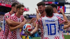 Kroasia memastikan langkah ke babak 32 besar Piala Dunia 2026 setelah menundukkan Ghana dengan skor 2-1 pada laga terakhir Grup L di Philadelphia Stadium, Minggu (28/6/2026).