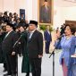 Presiden Prabowo Subianto melantik Nanik S. Deyang sebagai Kepala Badan Gizi Nasional serta Agustina Arumsari dan Trenggono sebagai Wakil Kepala Badan Gizi Nasional. Pelantikan tersebut berlangsung di Istana Negara, Jakarta, pada Senin, 8 Juni 2026. Foto: BPMI Setpres/Cahyo