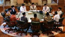 Presiden Prabowo Subianto menerima Menteri dan Wakil Menteri Haji dan Umrah beserta pimpinan DPR RI dan sejumlah anggota Komisi VIII DPR RI di kediaman pribadinya, di Hambalang pada Rabu, 17 Juni 2026. Foto: BPMI Setpres/Muchlis Jr