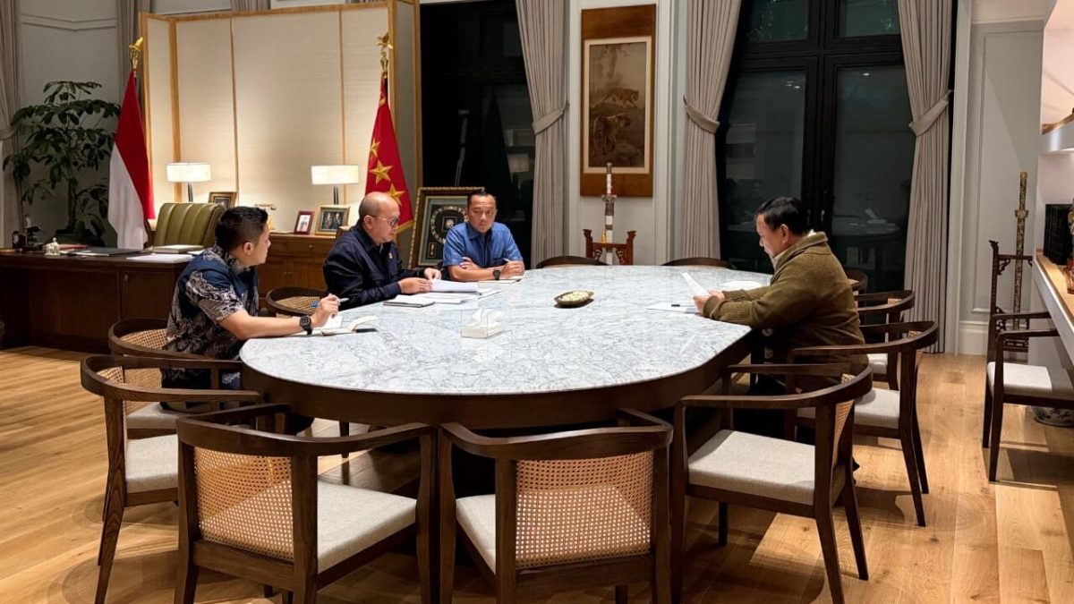 Presiden Prabowo Subianto menerima Menteri Investasi dan Hilirisasi sekaligus Kepala Badan Pengelola Investasi (BPI) Danantara, Rosan Roeslani, di kediamannya di Kertanegara, Jakarta, Minggu (21/6/2026).