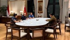 Presiden Prabowo Subianto menerima Menteri Investasi dan Hilirisasi sekaligus Kepala Badan Pengelola Investasi (BPI) Danantara, Rosan Roeslani, di kediamannya di Kertanegara, Jakarta, Minggu (21/6/2026).