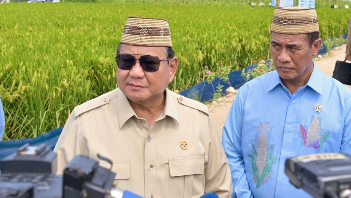 Presiden Prabowo Subianto memberikan keterangan pers kepada awak media usai acara Puncak Pekan Nasional (PENAS) Petani dan Nelayan XVII Tahun 2026 di Sport Center Limboto, Kabupaten Gorontalo, Provinsi Gorontalo, pada Rabu, 24 Juni 2026. Foto: BPMI Setpres/Rusman