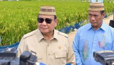 Presiden Prabowo Subianto memberikan keterangan pers kepada awak media usai acara Puncak Pekan Nasional (PENAS) Petani dan Nelayan XVII Tahun 2026 di Sport Center Limboto, Kabupaten Gorontalo, Provinsi Gorontalo, pada Rabu, 24 Juni 2026. Foto: BPMI Setpres/Rusman