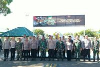 Polres Minahasa Selatan (Minsel) memperkuat sinergi dengan TNI melalui kunjungan silaturahmi ke Markas Secaba Rindam XIII/Merdeka di Kelurahan Pondang, Kecamatan Amurang Timur, Selasa (14/7/2026).
